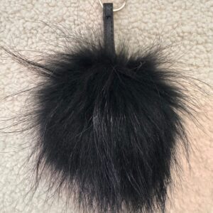 Charm pon-pon black