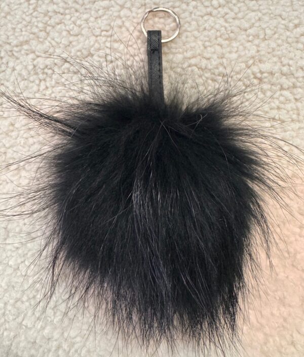 Charm pon-pon black